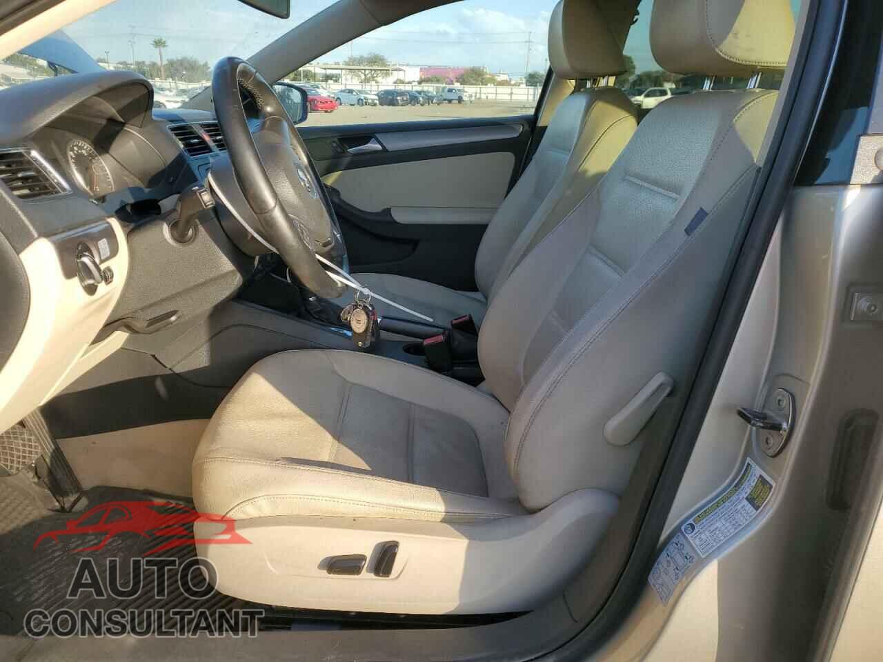 VOLKSWAGEN JETTA 2013 - 3VWLL7AJ8DM239641