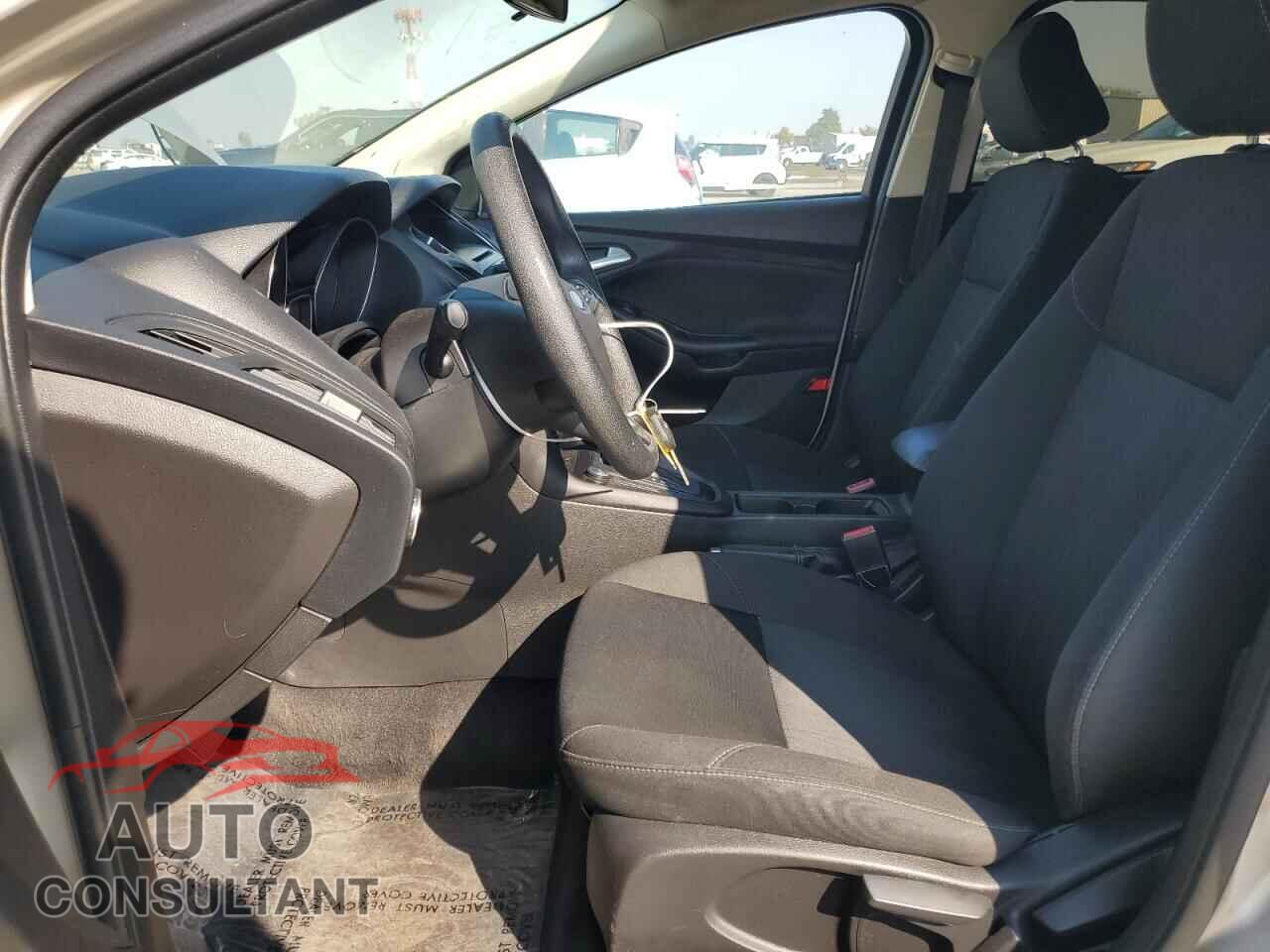FORD FOCUS 2017 - 1FADP3F28HL304541