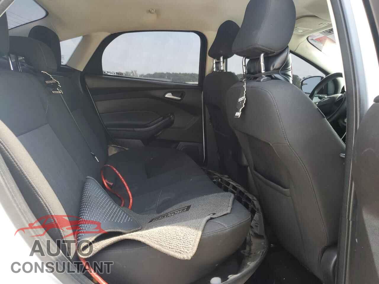 FORD FOCUS 2016 - 1FADP3F22GL399726
