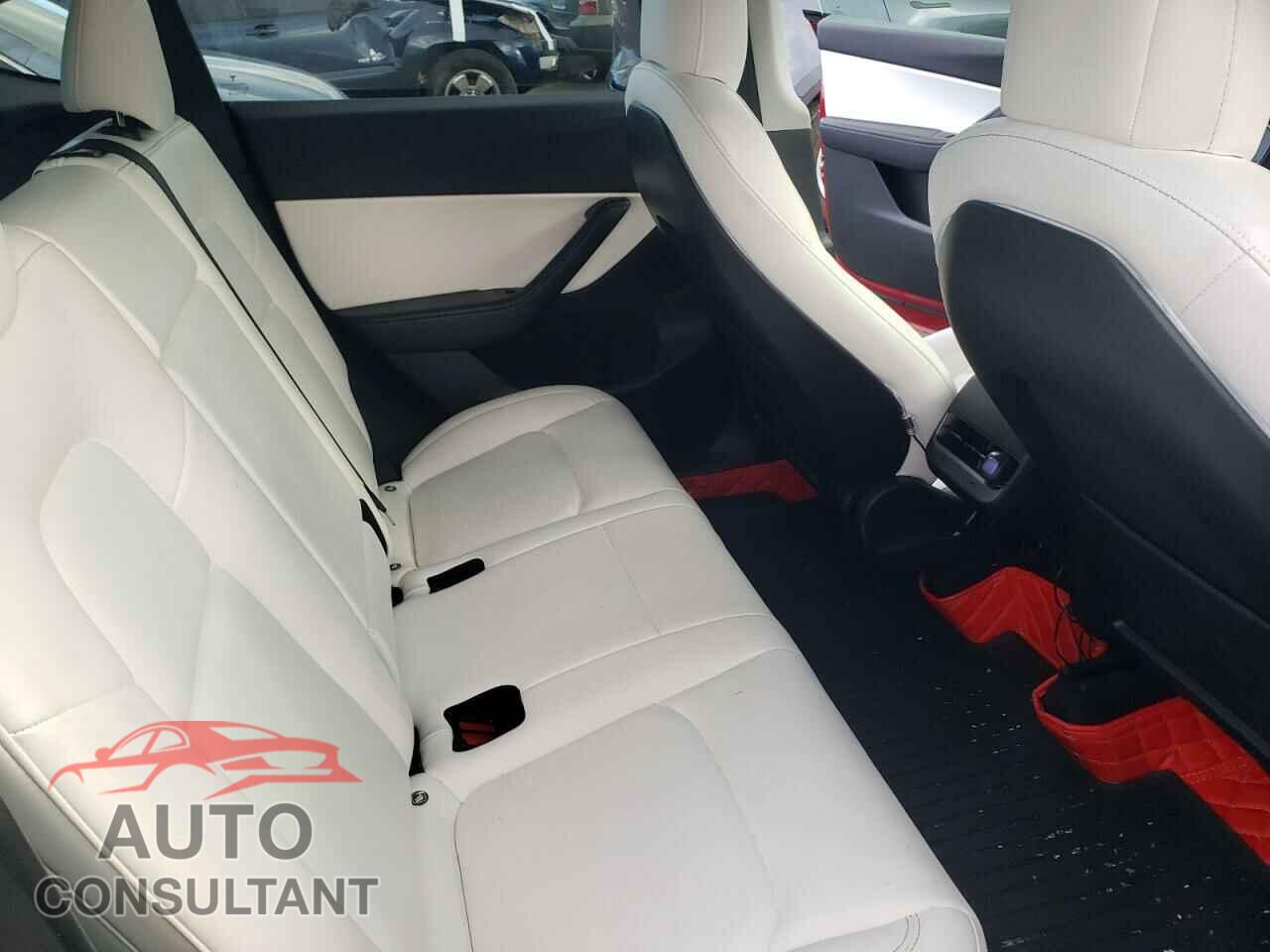 TESLA MODEL Y 2021 - 5YJYGDEF3MF303395