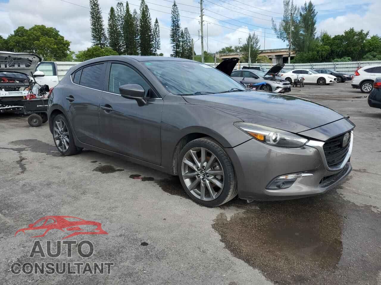 MAZDA 3 2018 - 3MZBN1M31JM265512