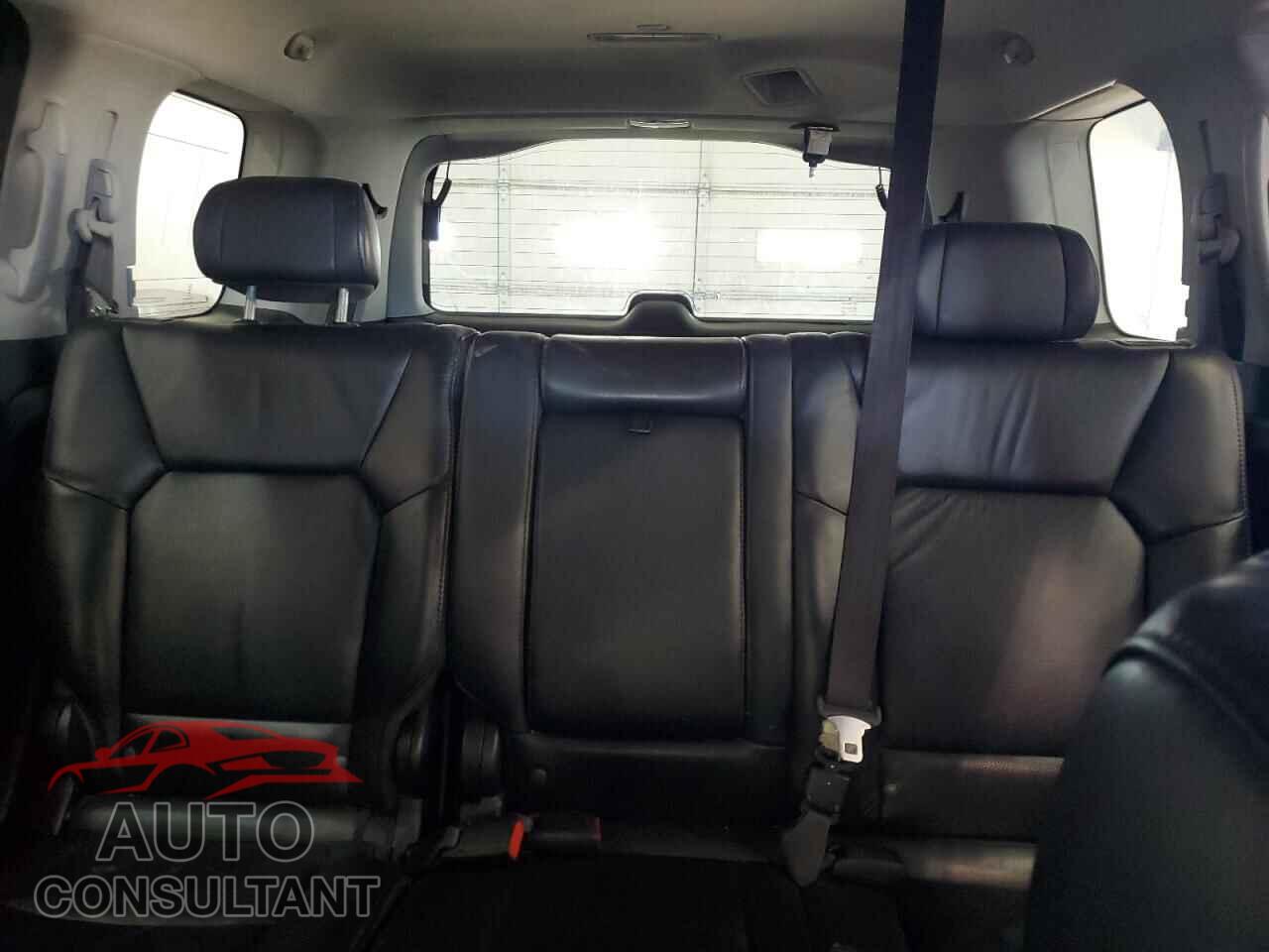 HONDA PILOT 2011 - 5FNYF4H58BB060833