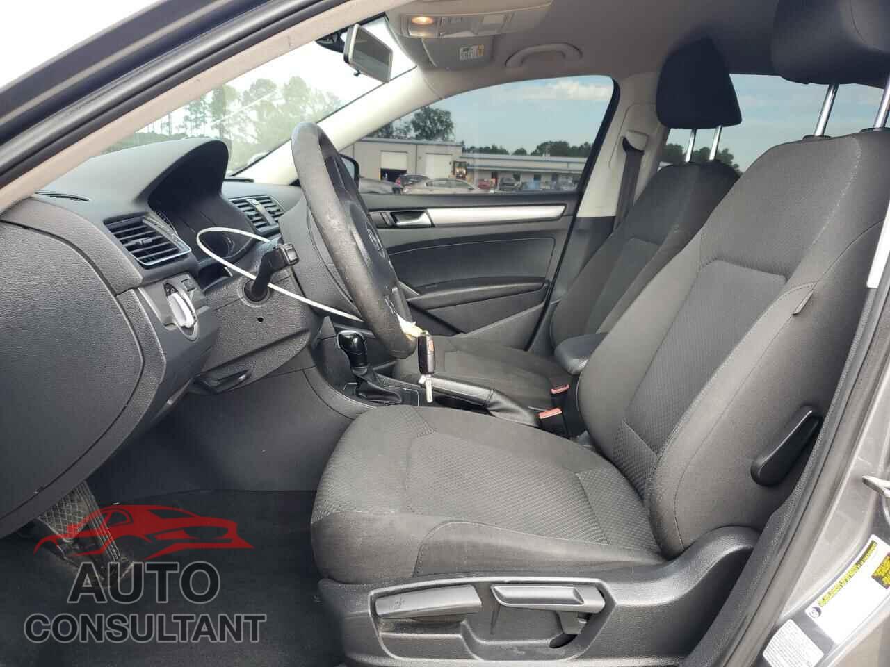 VOLKSWAGEN PASSAT 2015 - 1VWAT7A34FC061790