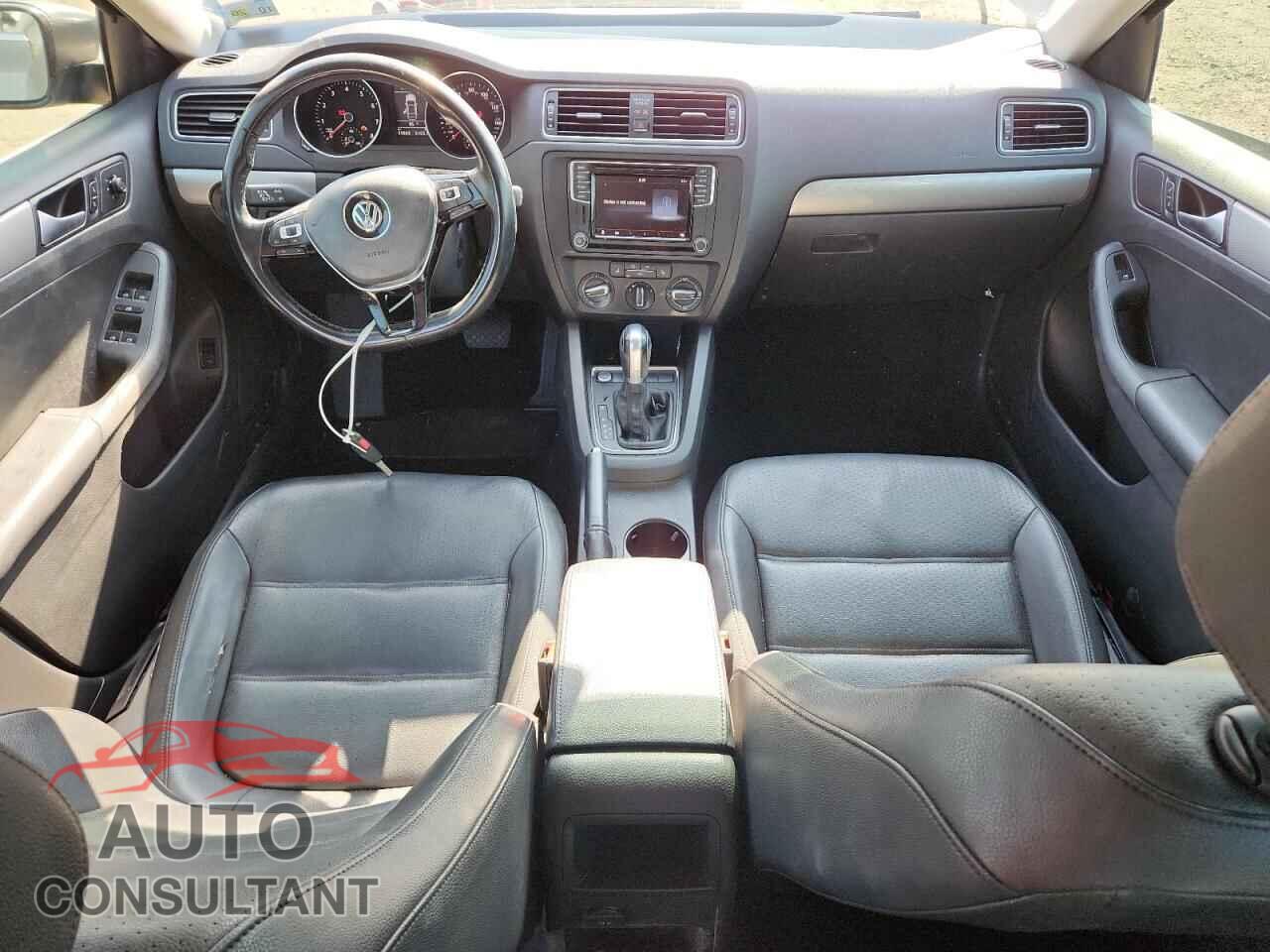 VOLKSWAGEN JETTA 2017 - 3VWDB7AJ5HM408575