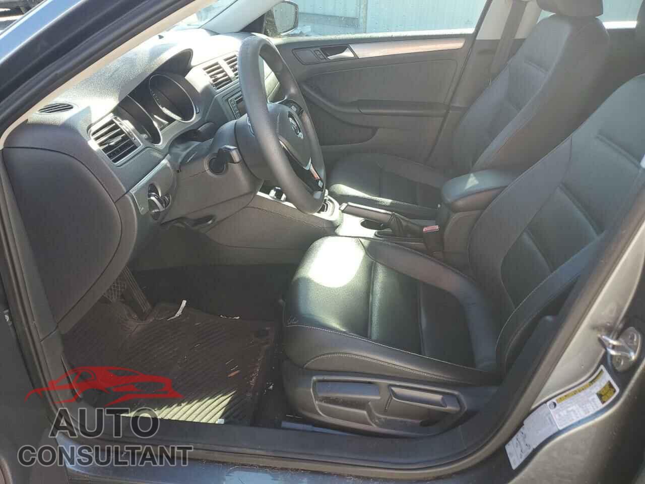 VOLKSWAGEN JETTA 2018 - 3VWDB7AJ2JM206881