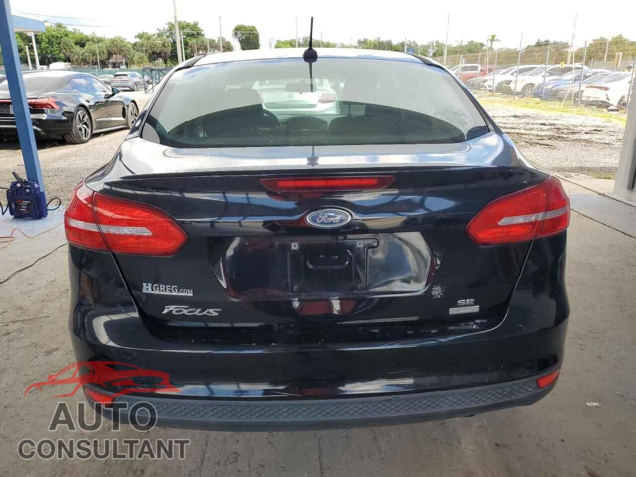 FORD FOCUS 2018 - 1FADP3FEXJL247131