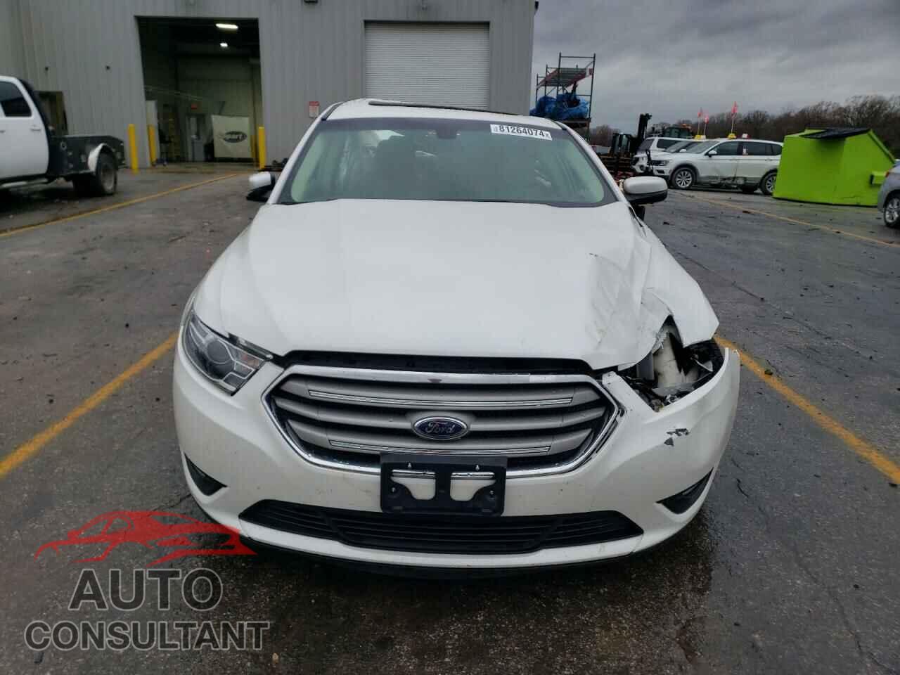FORD TAURUS 2017 - 1FAHP2E84HG127433