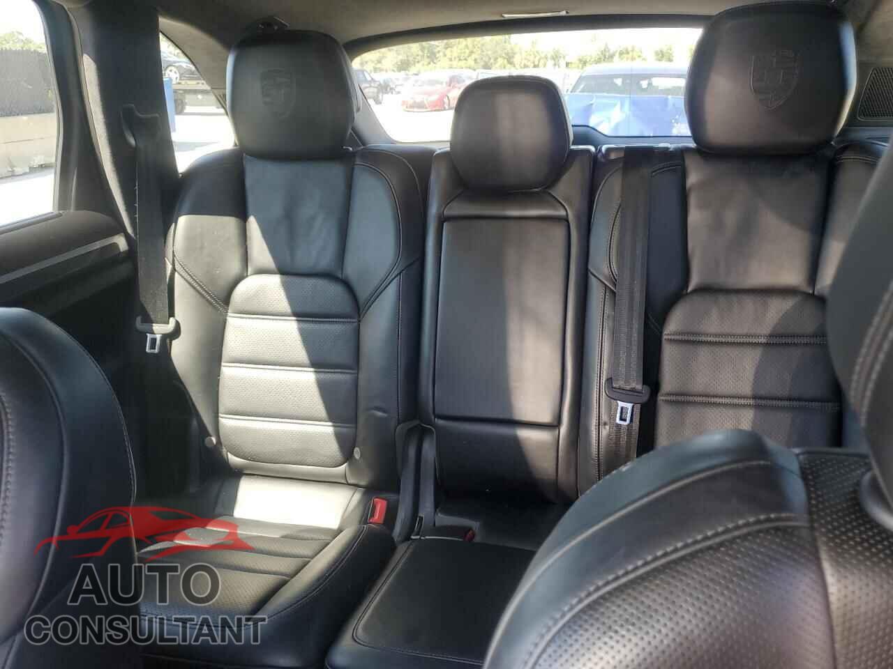 PORSCHE CAYENNE 2017 - WP1AC2A21HLA97323