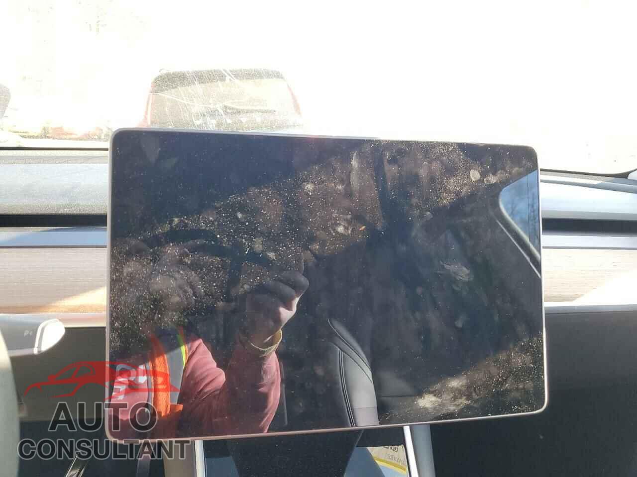 TESLA MODEL Y 2020 - 5YJYGDEF3LF001037