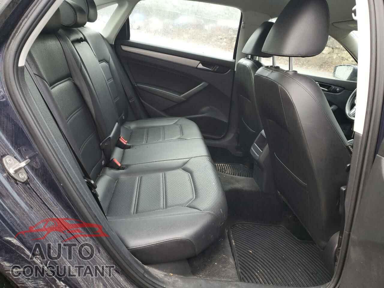 VOLKSWAGEN PASSAT 2015 - 1VWAT7A30FC058384