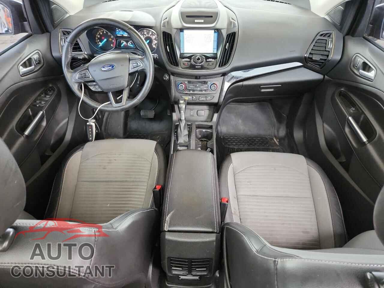 FORD ESCAPE 2017 - 1FMCU9J91HUA71047