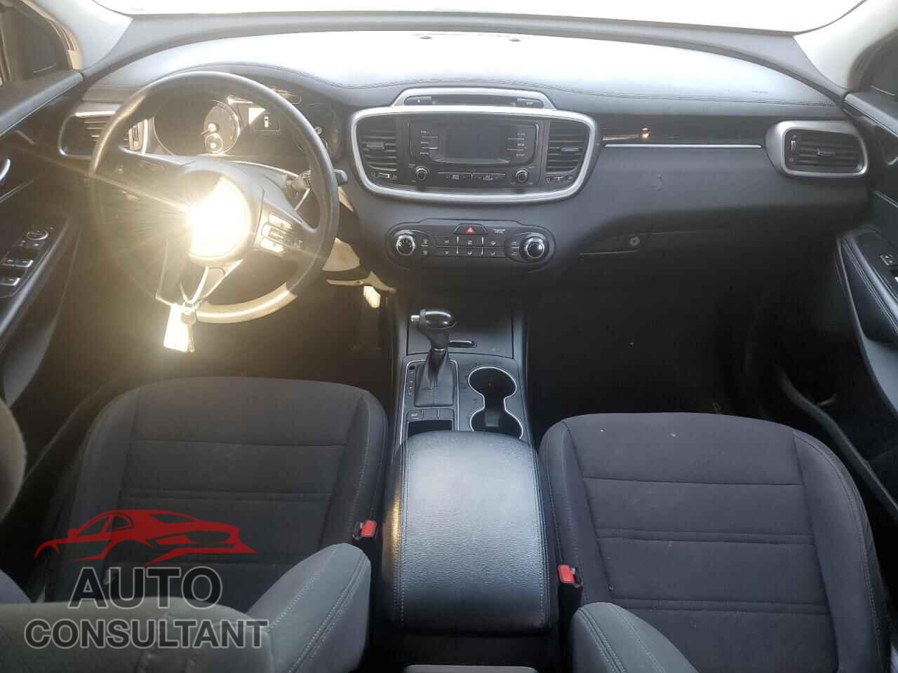 KIA SORENTO 2017 - 5XYPG4A55HG208957