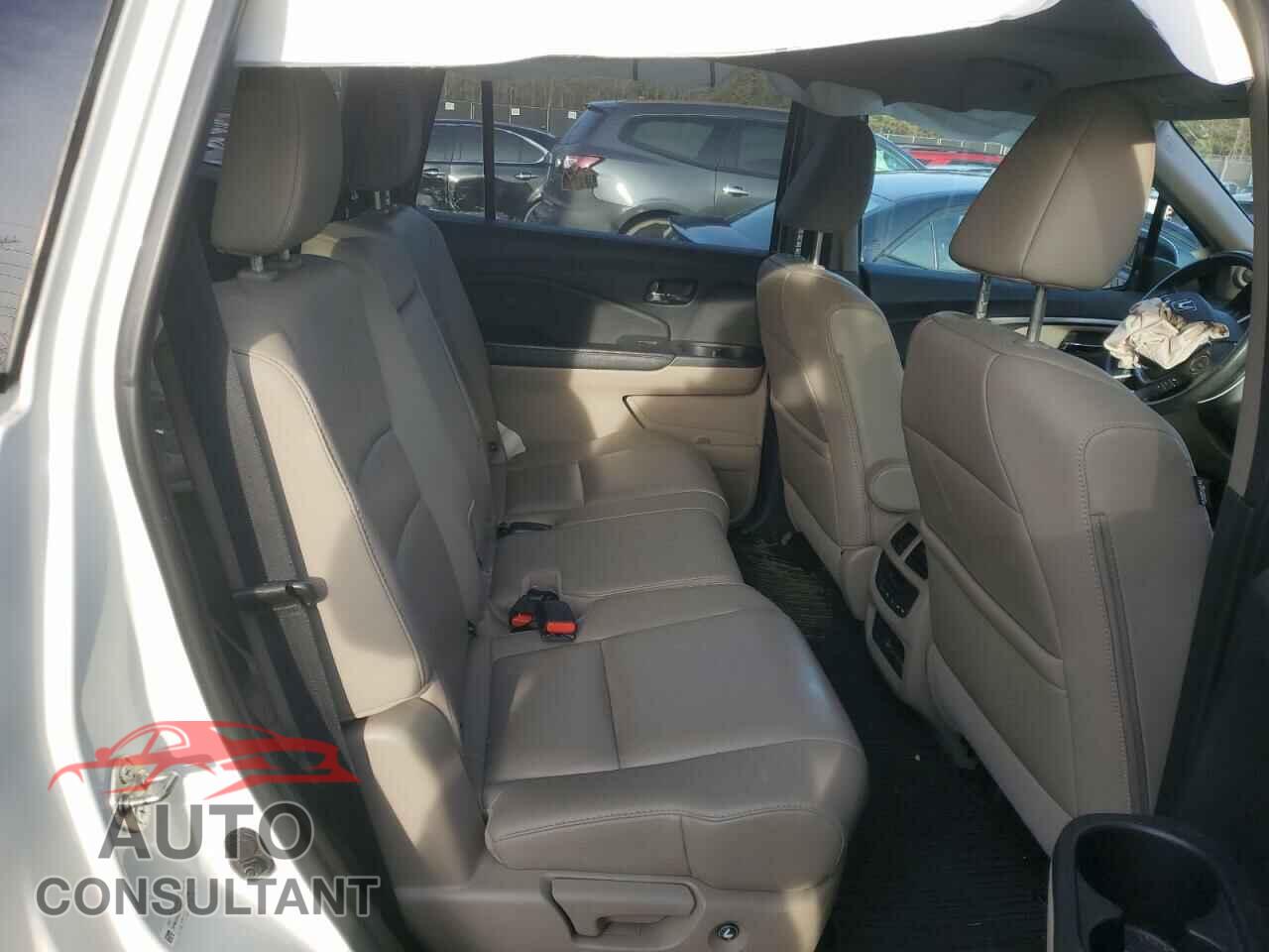 HONDA PILOT 2016 - 5FNYF6H5XGB076129