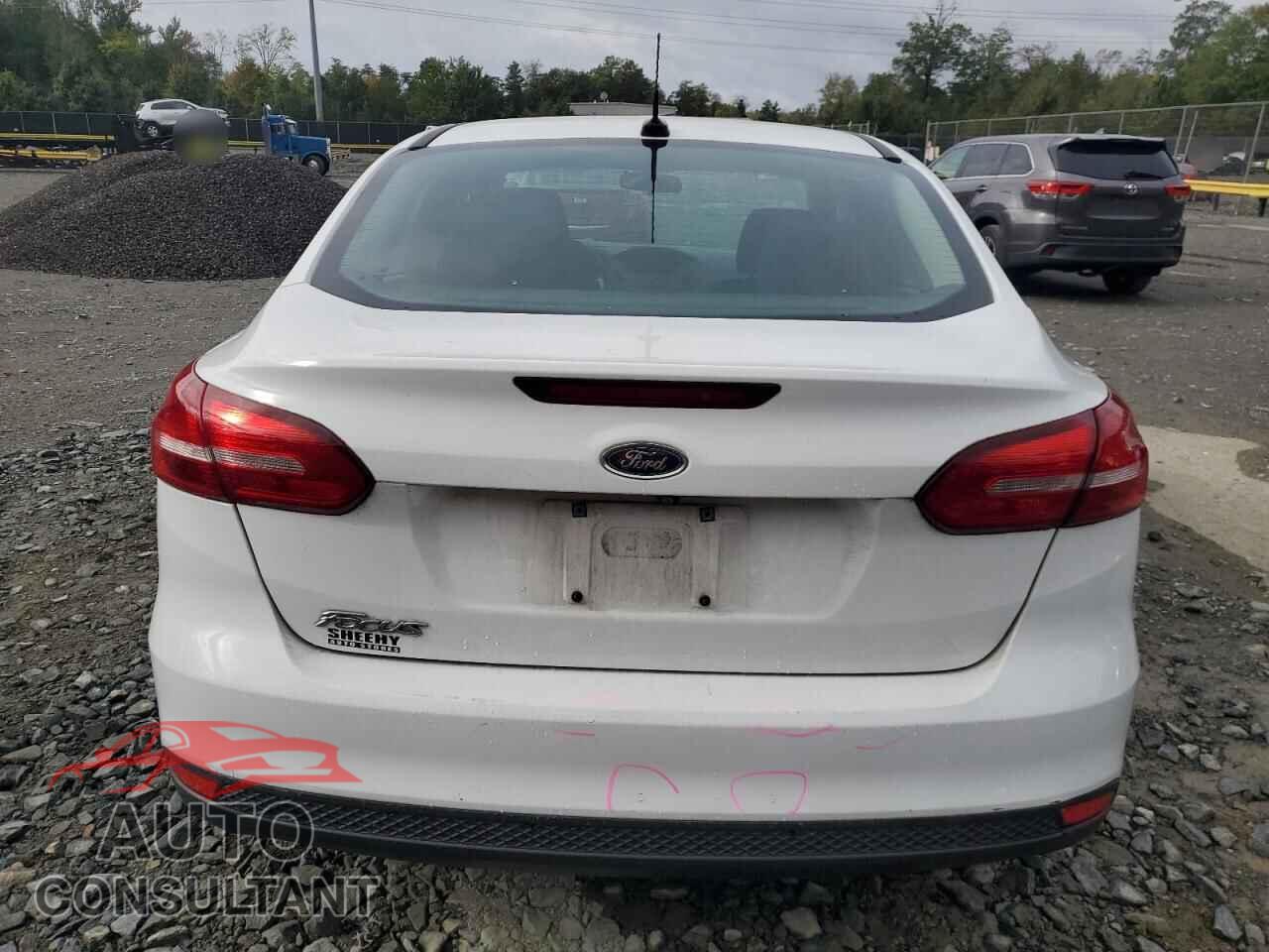 FORD FOCUS 2016 - 1FADP3E28GL257141