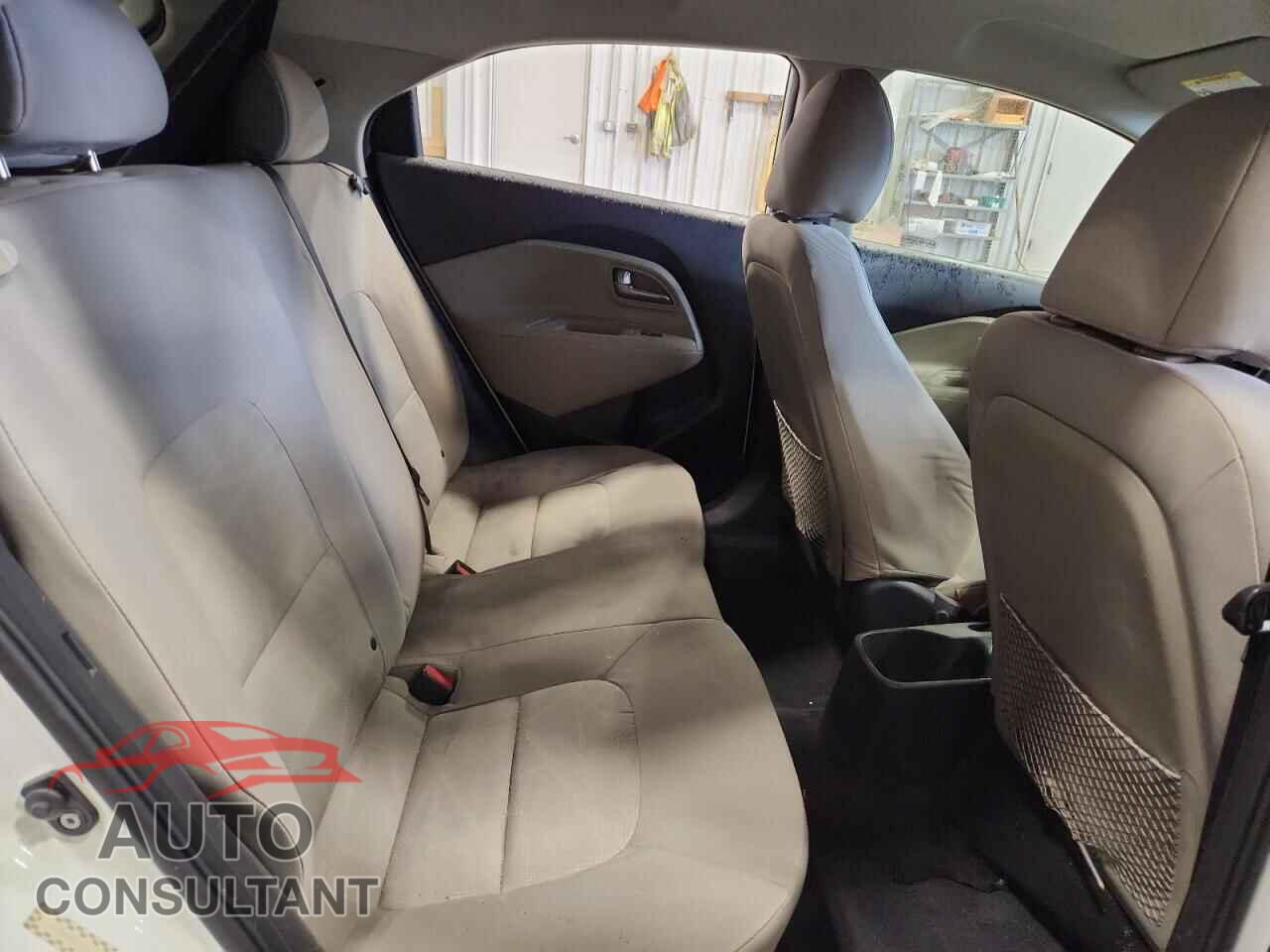 KIA RIO 2014 - KNADM5A33E6420042