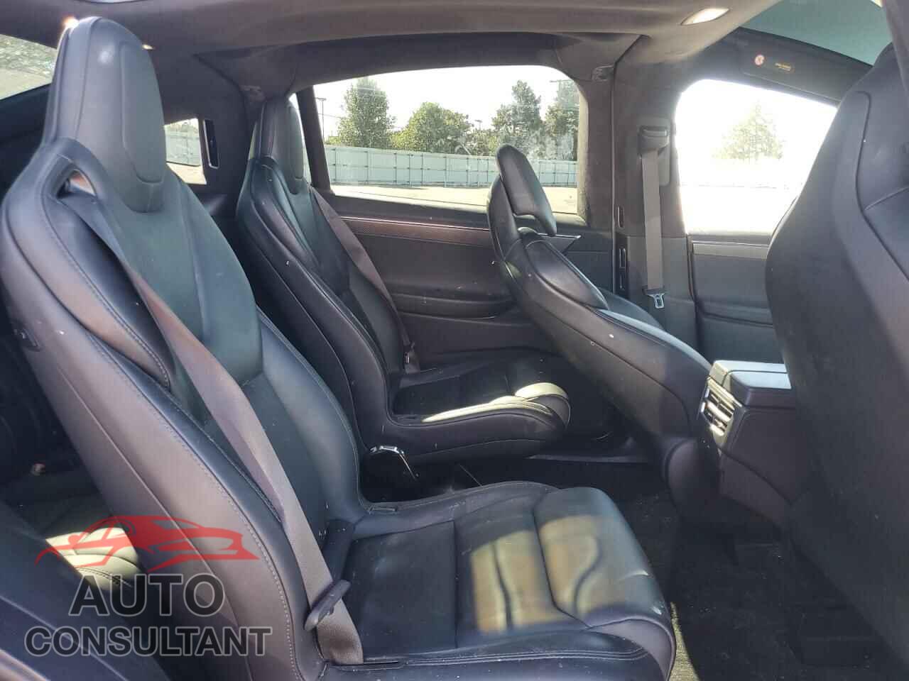 TESLA MODEL X 2017 - 5YJXCBE24HF076684