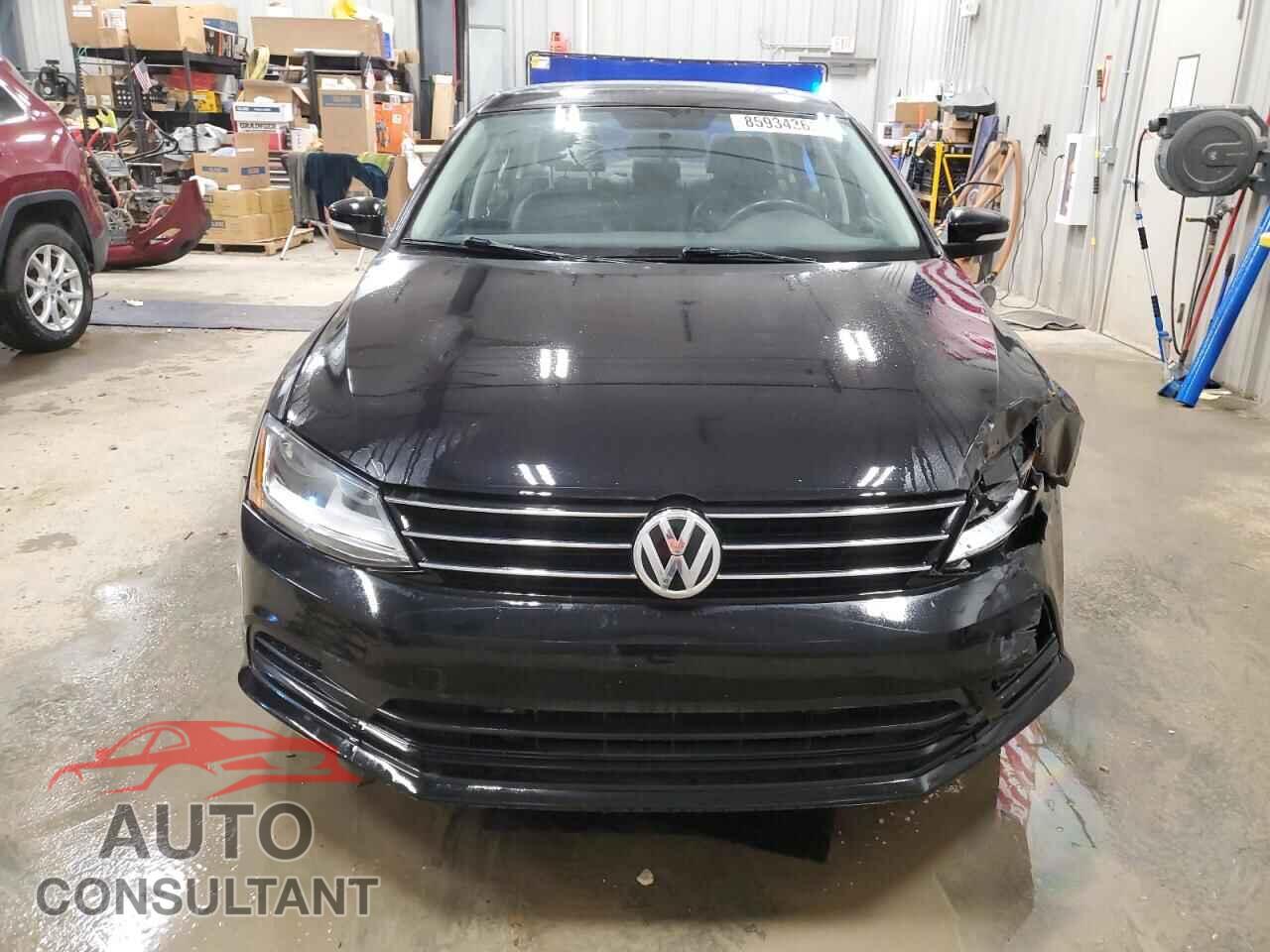 VOLKSWAGEN JETTA 2017 - 3VWDB7AJ9HM236504