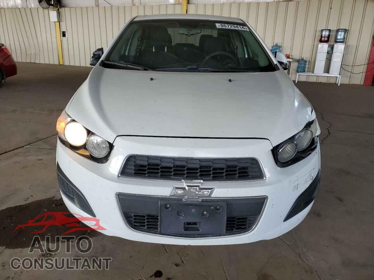 CHEVROLET SONIC 2013 - 1G1JC5SH2D4104315