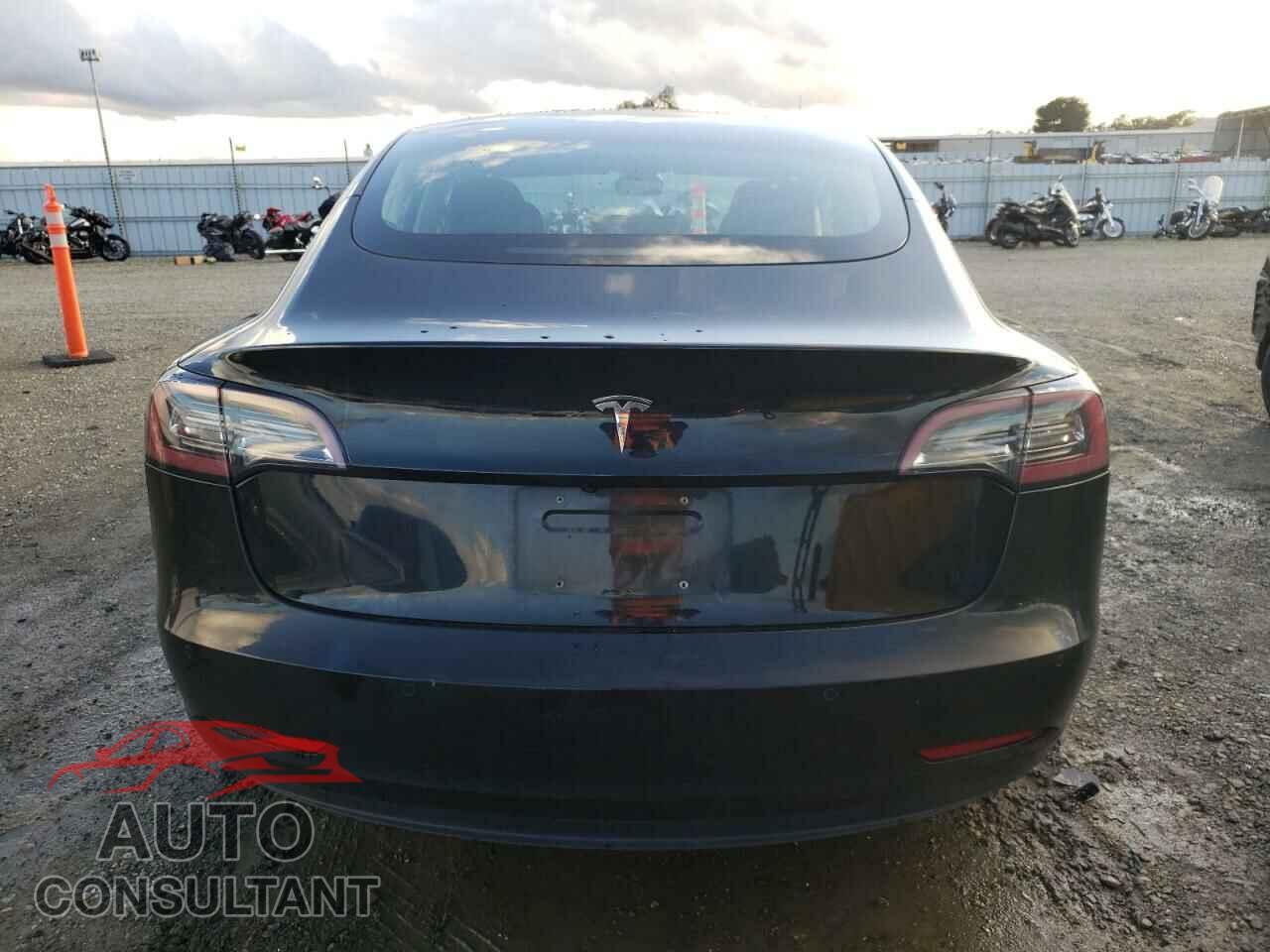 TESLA MODEL 3 2018 - 5YJ3E1EA0JF052060