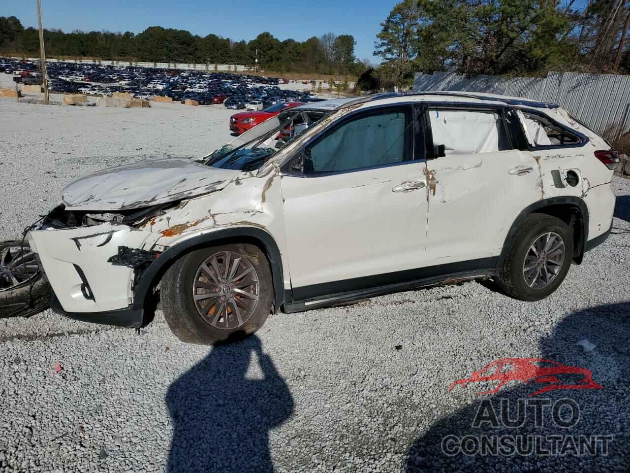 TOYOTA HIGHLANDER 2019 - 5TDKZRFH2KS565589