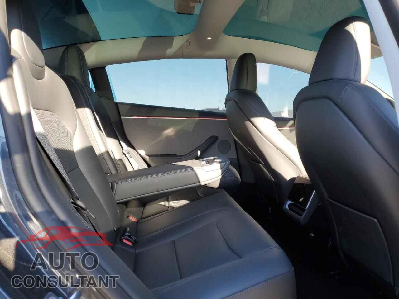 TESLA MODEL 3 2025 - 5YJ3E1EA2SF023838
