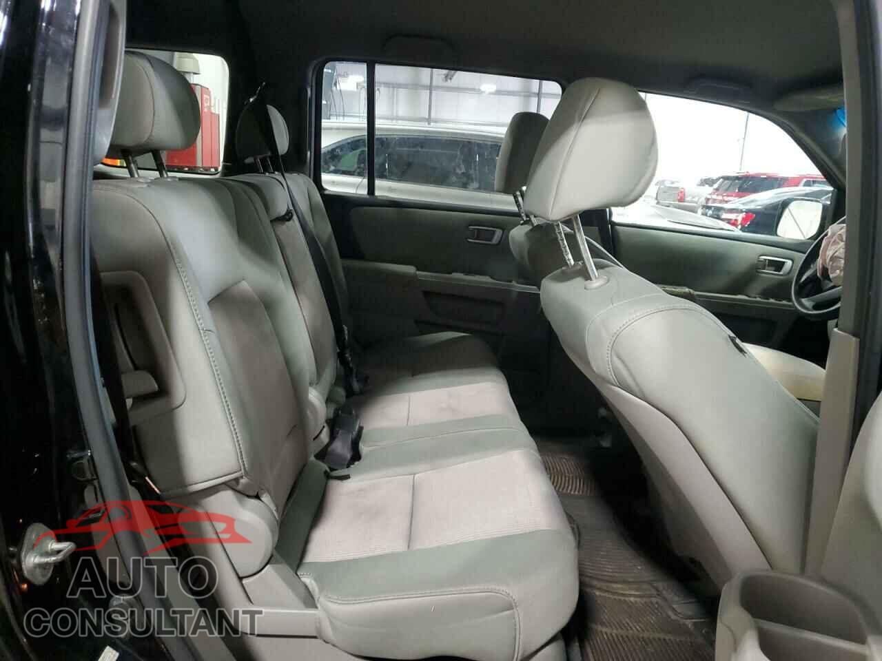 HONDA PILOT 2011 - 5FNYF4H44BB015816