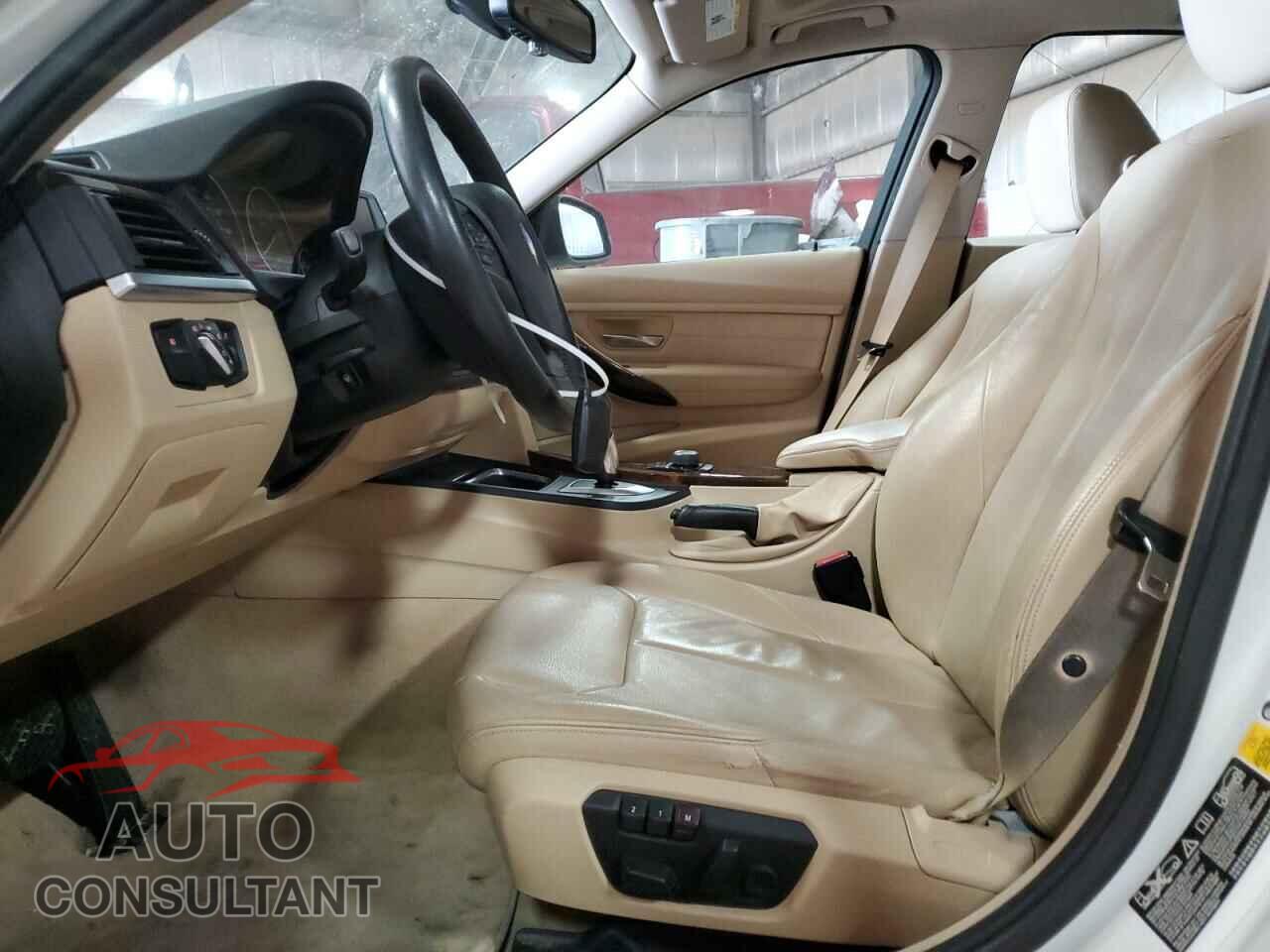 BMW 3 SERIES 2013 - WBA3B5C5XDF596312