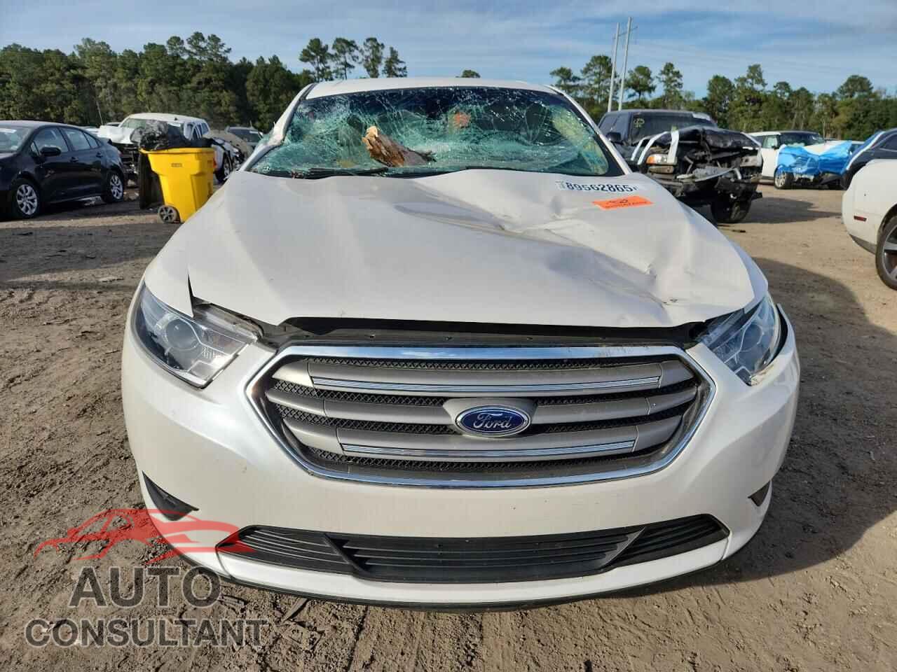 FORD TAURUS 2018 - 1FAHP2E88JG111015