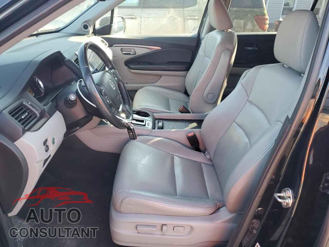 HONDA PILOT 2017 - 5FNYF6H57HB019081