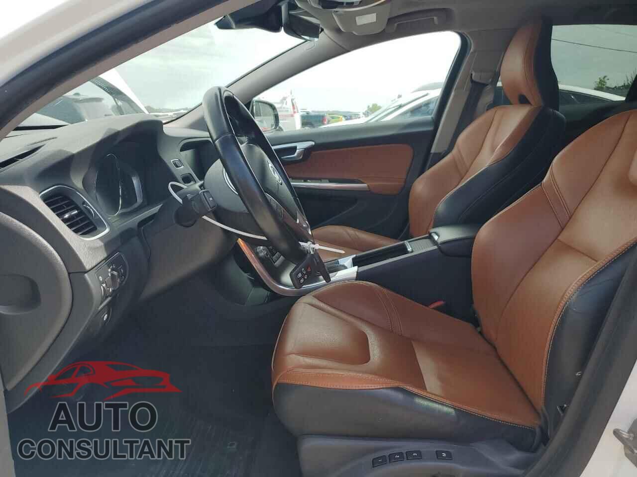 VOLVO V60 2015 - YV4612HK4F1001810