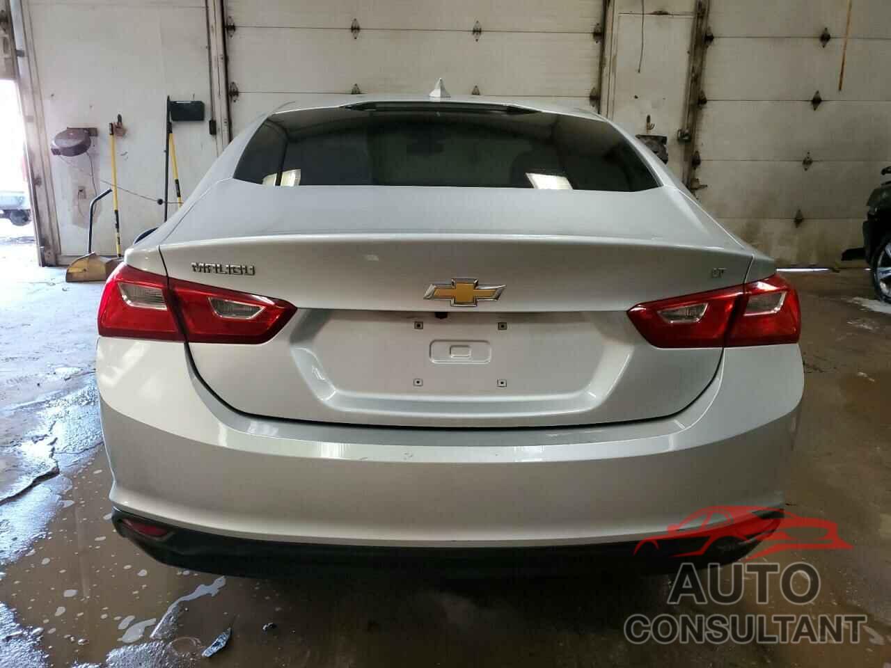 CHEVROLET MALIBU 2018 - 1G1ZD5ST2JF171081