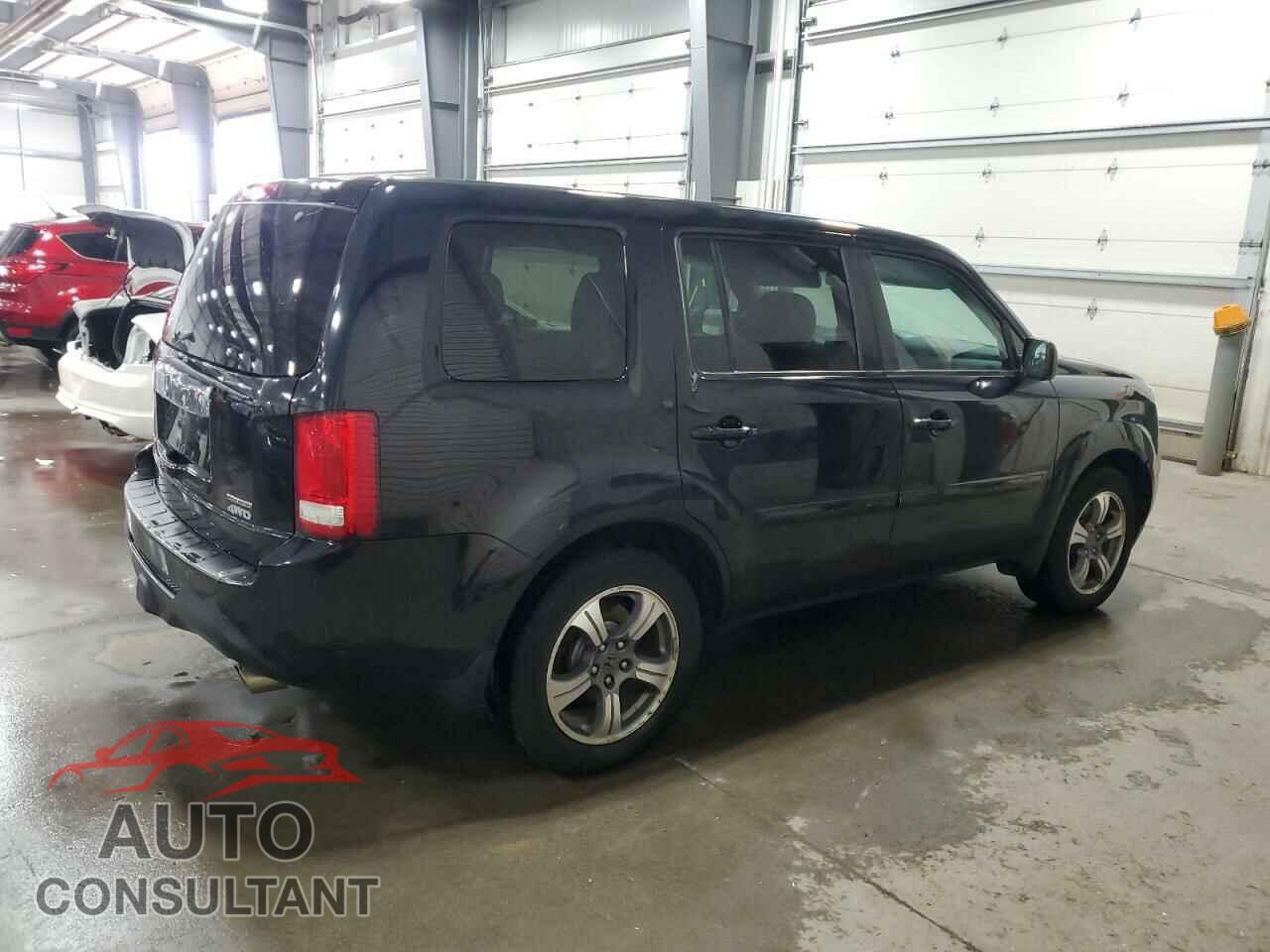 HONDA PILOT 2015 - 5FNYF4H3XFB054357