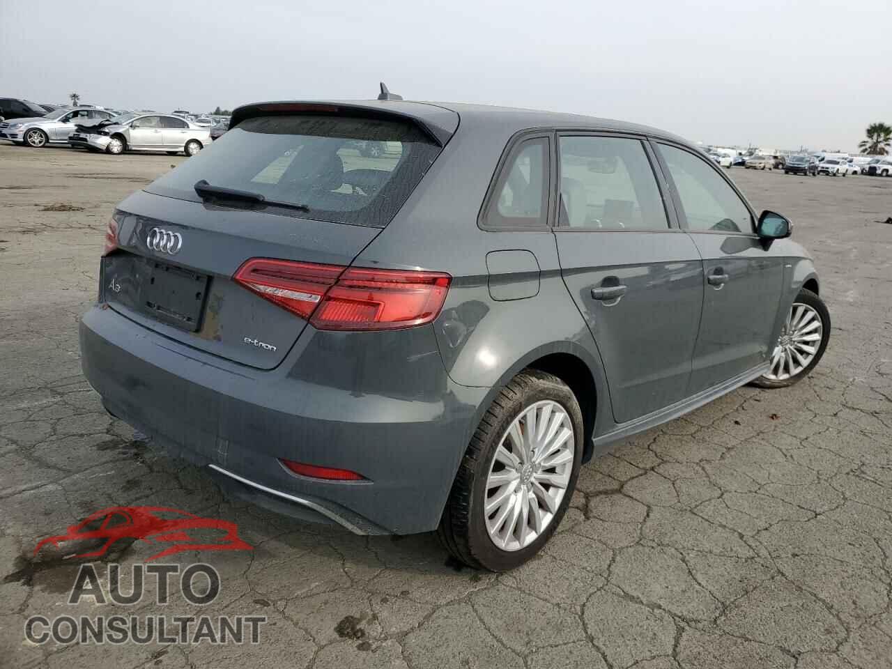 AUDI A3 2018 - WAUUPBFF2JA068099