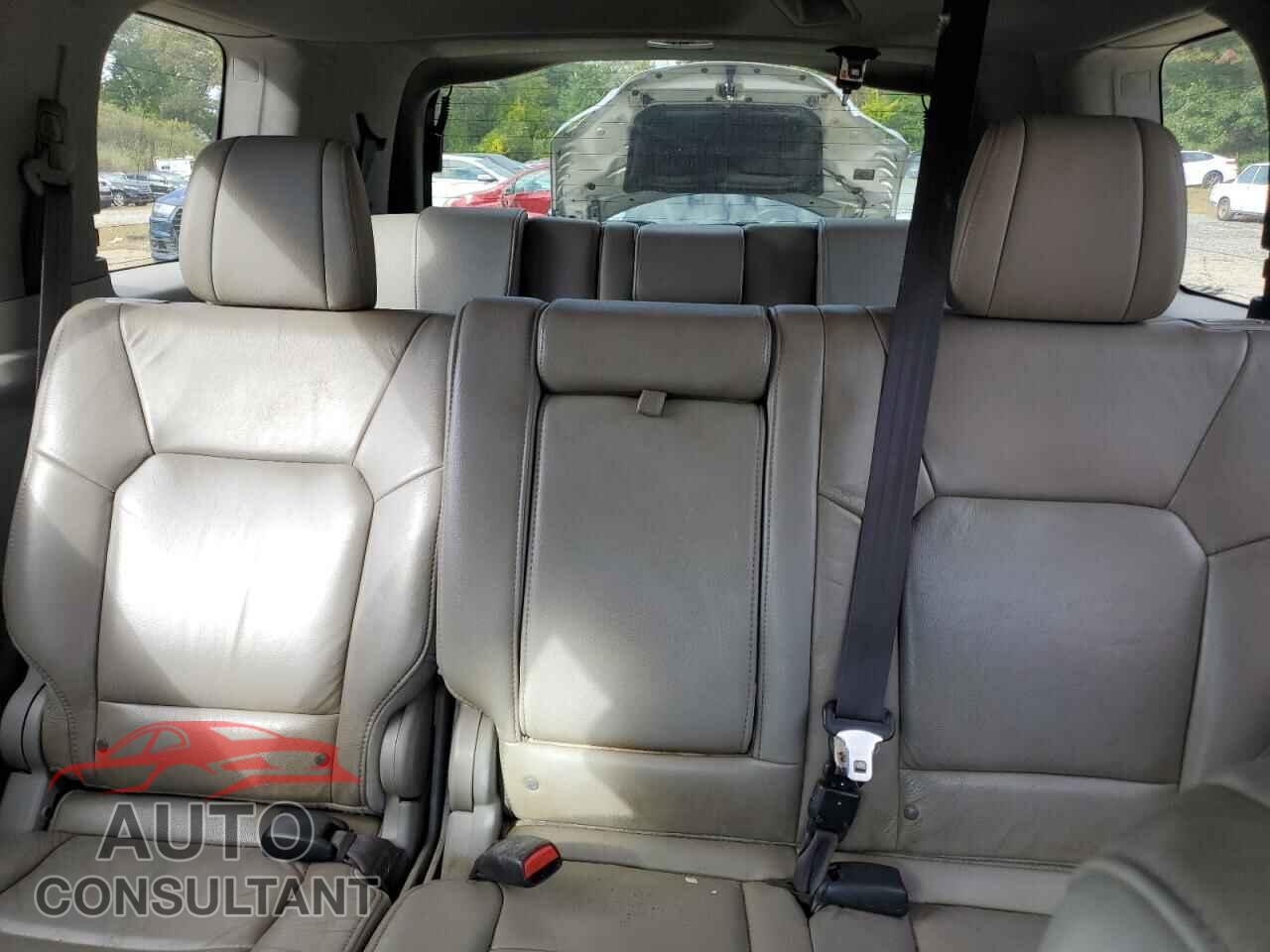 HONDA PILOT 2015 - 5FNYF4H76FB032617