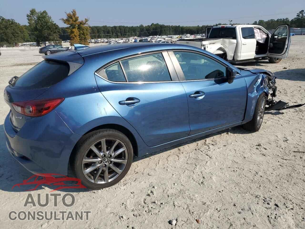 MAZDA 3 2018 - 3MZBN1M35JM161041