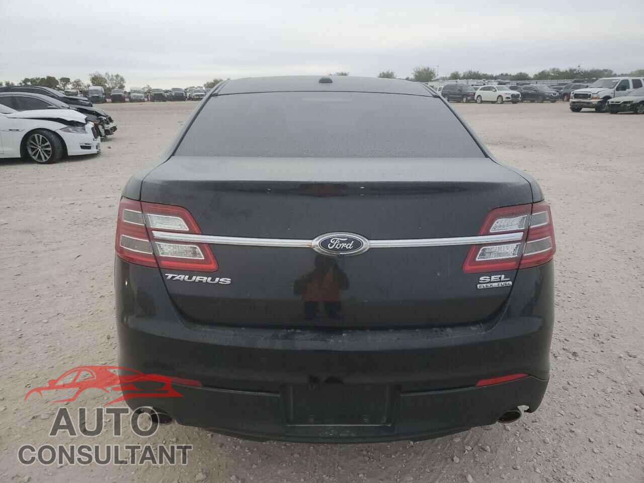 FORD TAURUS 2018 - 1FAHP2E80JG116872