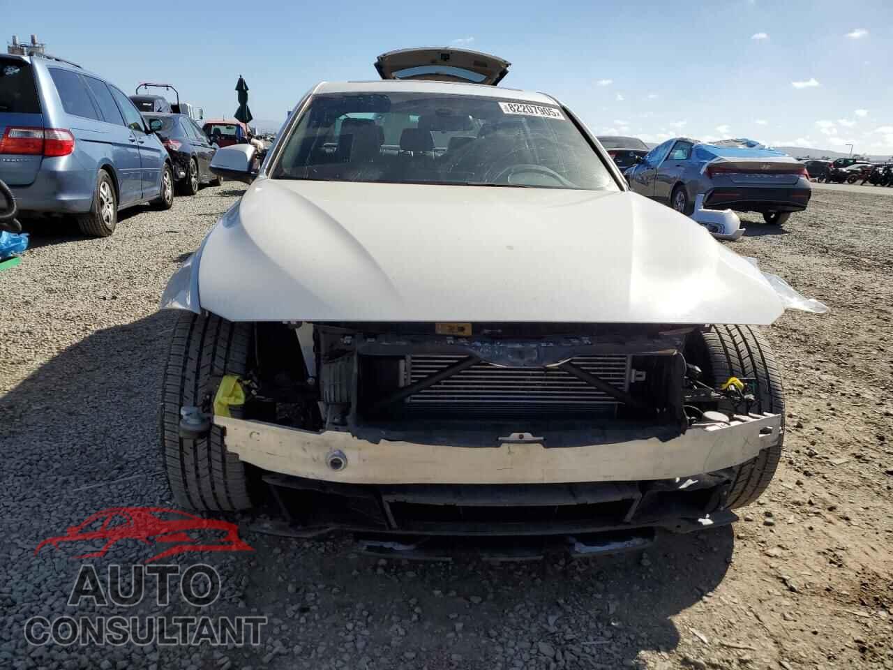 BMW 3 SERIES 2018 - WBA8E1C58JA758694