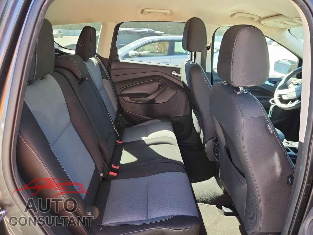 FORD ESCAPE 2017 - 1FMCU0GD6HUA18948