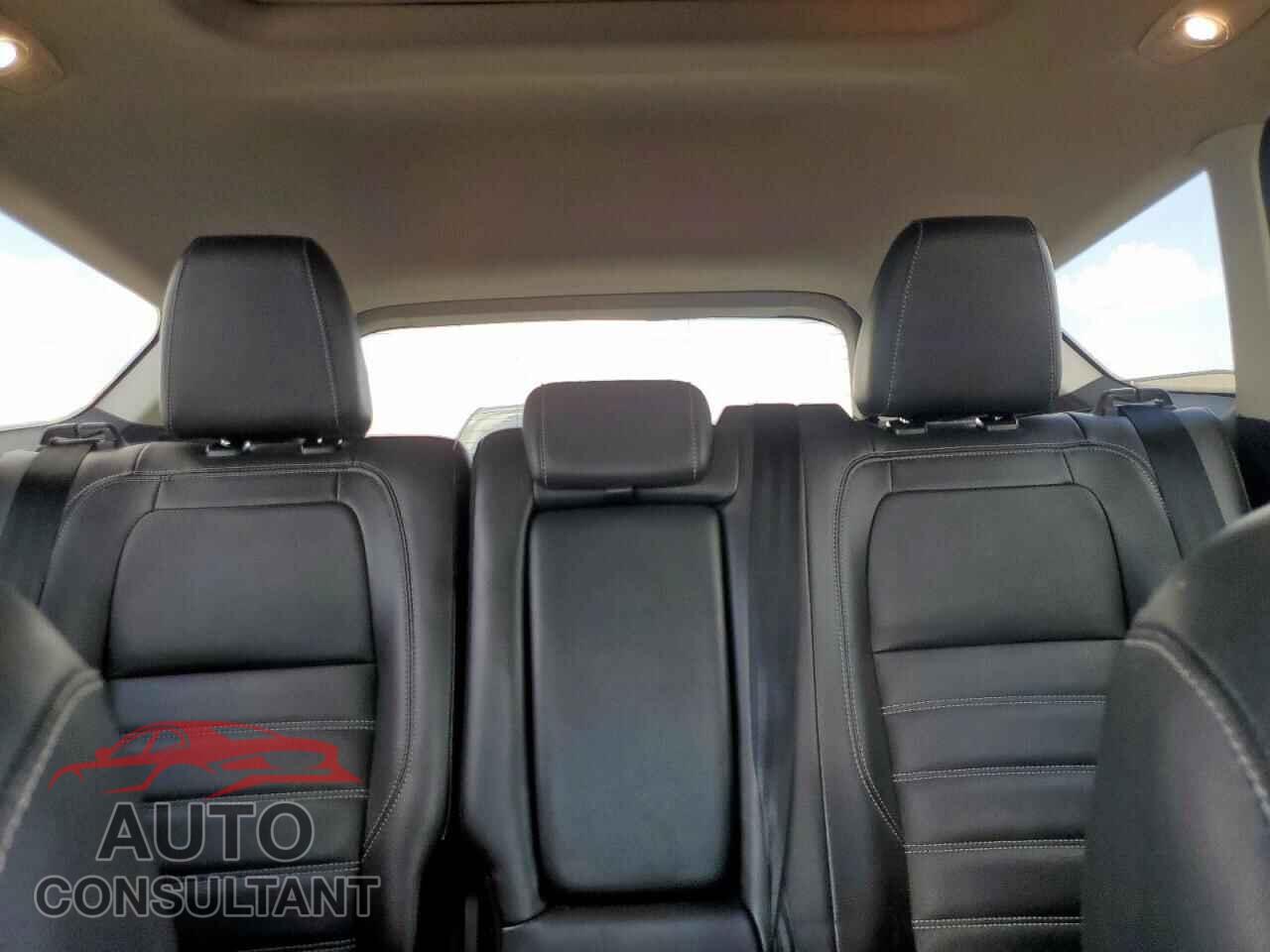 FORD ESCAPE 2017 - 1FMCU0J9XHUB79131