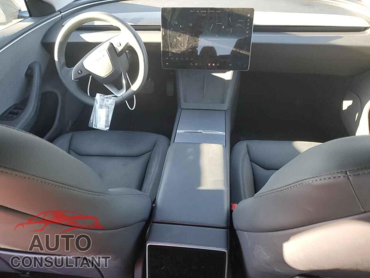 TESLA MODEL 3 2024 - 5YJ3E1EA2RF748687