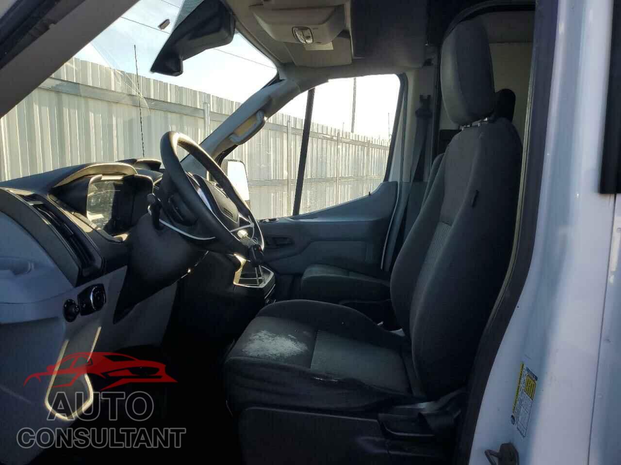 FORD TRANSIT 2015 - 1FTYR2CG3FKA15697