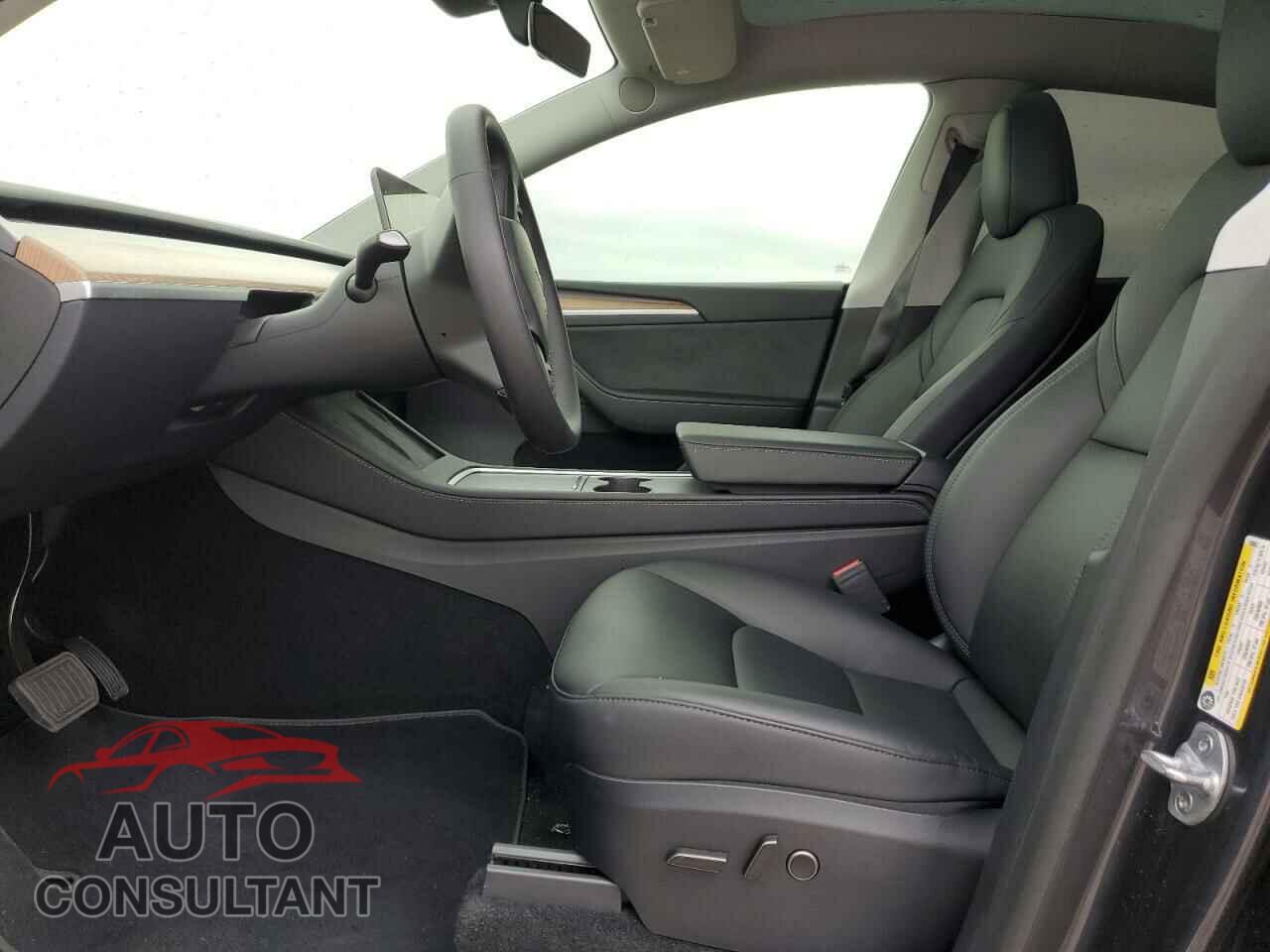 TESLA MODEL Y 2024 - 7SAYGDEE8RA280887
