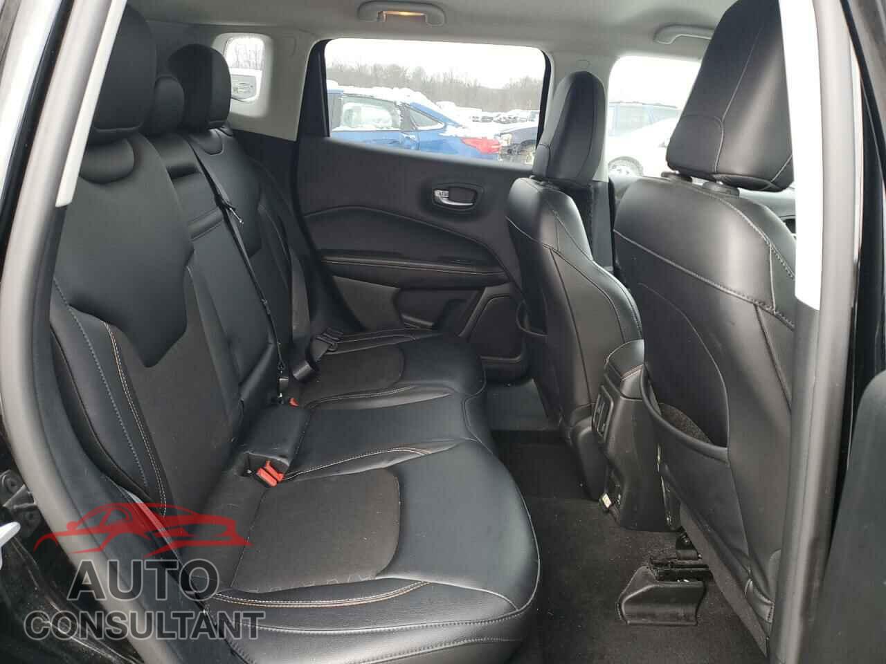 JEEP COMPASS 2018 - 3C4NJDBB8JT114115