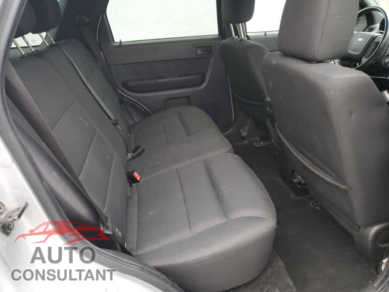 FORD ESCAPE 2010 - 1FMCU9DG2AKD42077