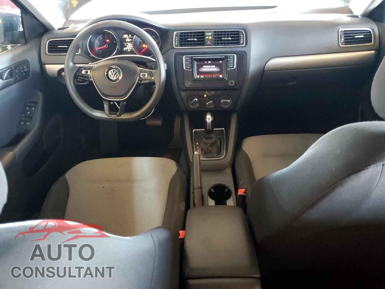 VOLKSWAGEN JETTA 2017 - 3VW2B7AJ7HM257598