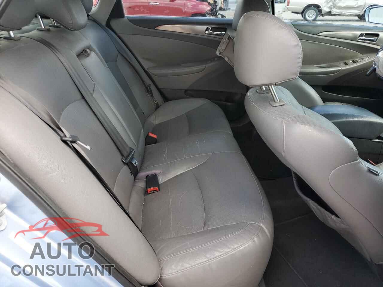 HYUNDAI SONATA 2012 - KMHEC4A41CA027918