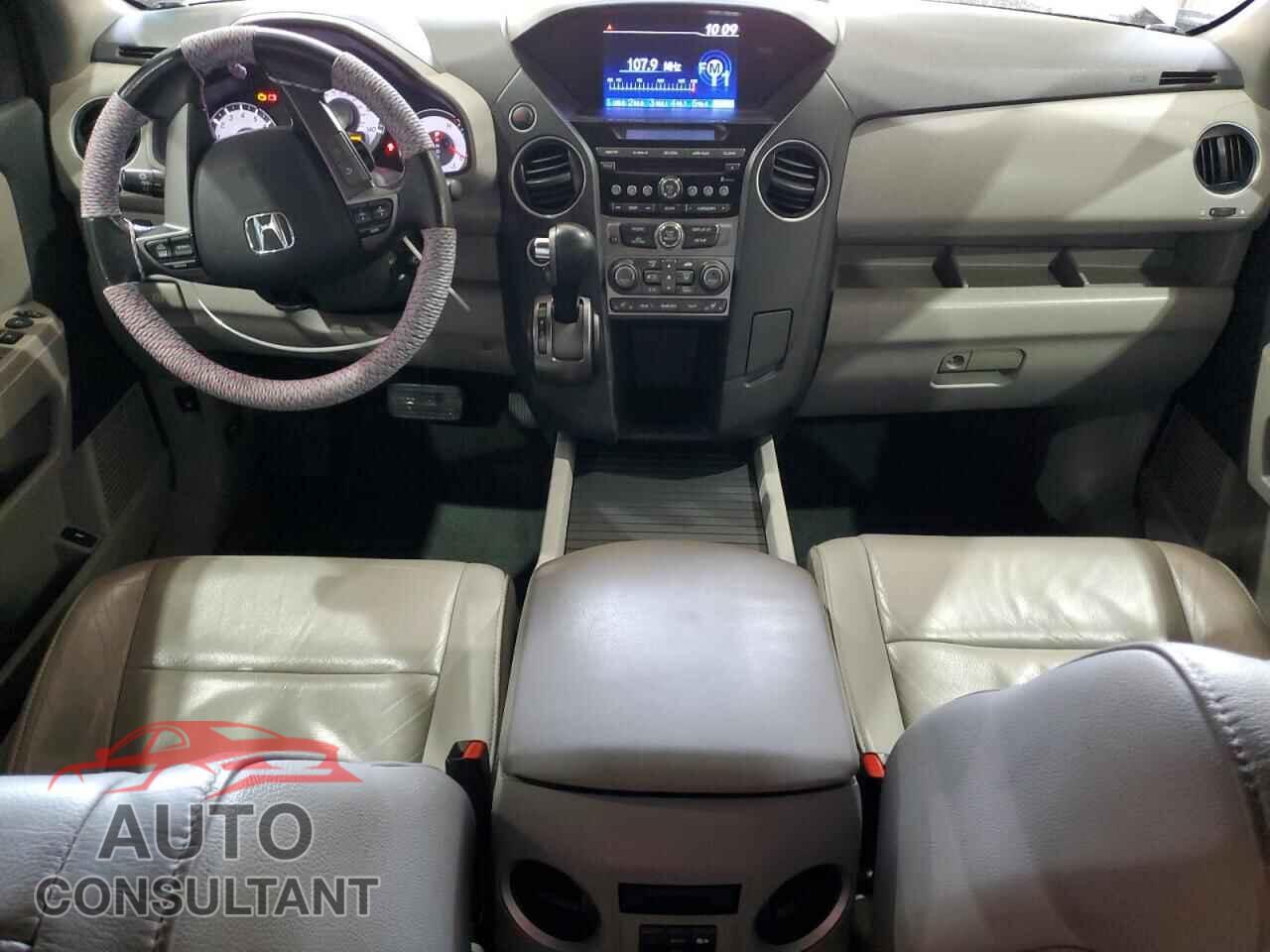HONDA PILOT 2015 - 5FNYF4H58FB010990