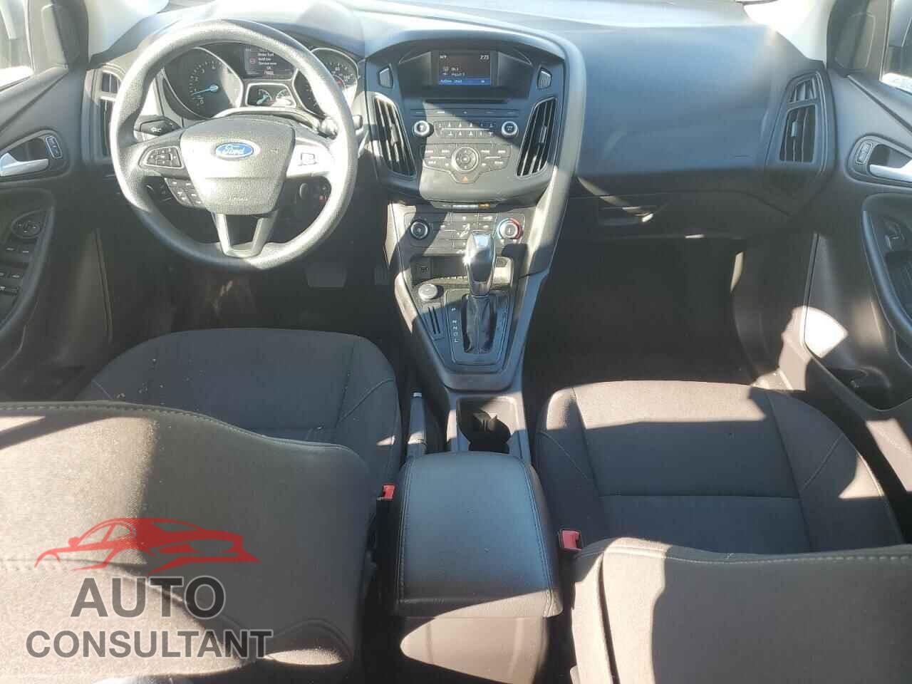 FORD FOCUS 2015 - 1FADP3F21FL217304