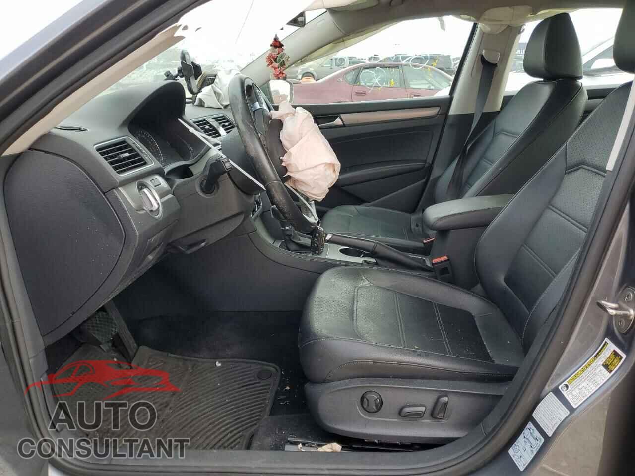 VOLKSWAGEN PASSAT 2015 - 1VWBV7A34FC032126