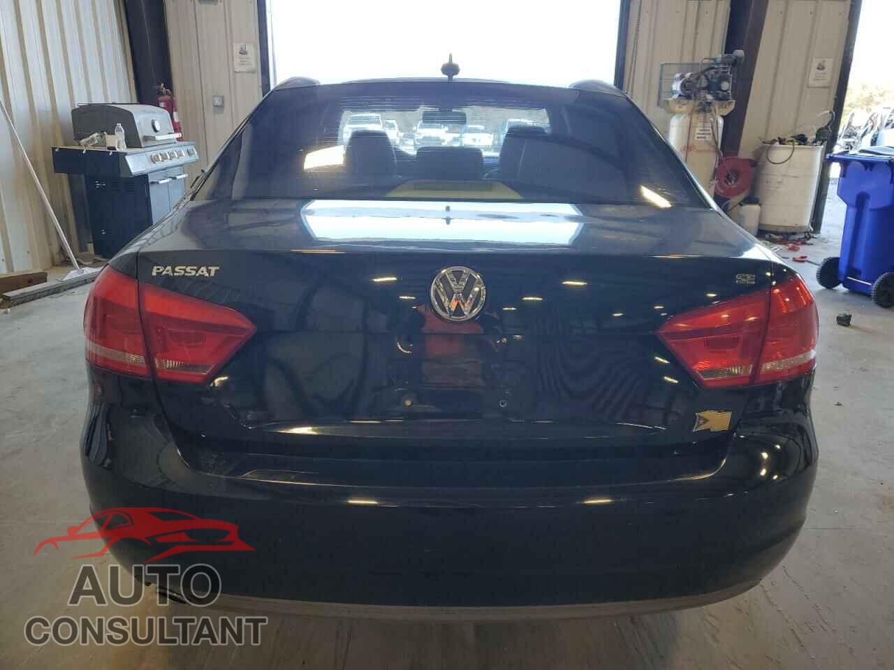 VOLKSWAGEN PASSAT 2012 - 1VWBH7A33CC048580